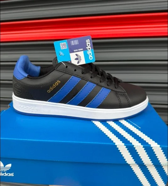 Adidas Tenis Ayakkabısı ürün görseli 1
