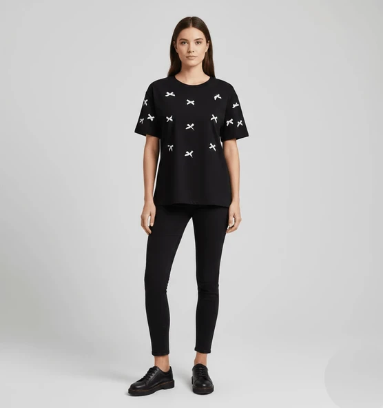 Kadın Kurdele Minimal Desenli Oversize Kısa Kollu T-Shirt ürün görseli 1