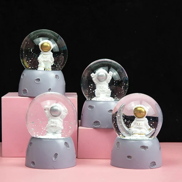 Mini Işıklı Astronot Kar Küresi ürün görseli 1