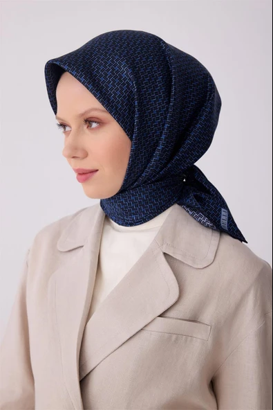 Belli Lacivert Klasik Desen %100 Twill İpek Eşarp 4317-53 ürün görseli 1
