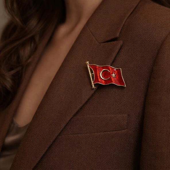 Kırmızı Bayrak Figürlü Metal Broş – Gold Çerçeveli Ay Yıldız Tasarım ürün görseli 1