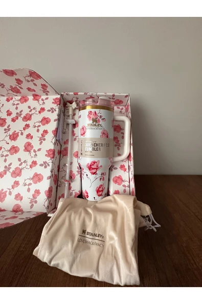 STANLEY Love Shack Fancy Pipetli çiçekli ürün görseli 1
