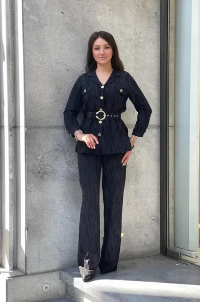 Trend Kadın Siyah Kendinden Desenli Kemerli ve Altın Düğmeli Pantolonlu İkili Takım ürün görseli 1