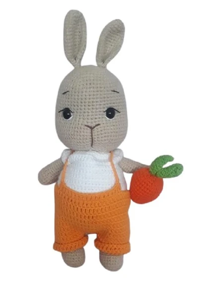 Portakal Kabuğu Tulumlu Havuçlu Bal Yanak Tavşan Amigurumi Organik Oyuncak ürün görseli 1