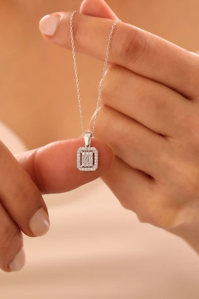 ÇEKİRDEK JEWELRY 925 Ayar Gümüş Baget Taşlı Kolye ürün görseli 1