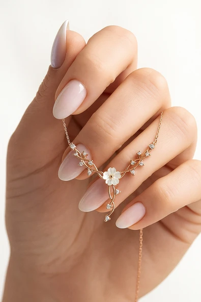 ÇEKİRDEK JEWELRY 925 Ayar Gümüş Manolya Çiçekli Sarmaşık Model Kolye ürün görseli 1