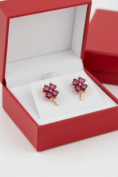 ÇEKİRDEK JEWELRY 925 Ayar Gümüş Yakut Taşlı Yonca Küpe ürün görseli 1