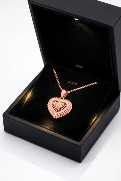 ÇEKİRDEK JEWELRY 925 Ayar Gümüş Kalp Kolye Zarif ve Parlak Özel Işıklı hediye kutusunda ürün görseli 1