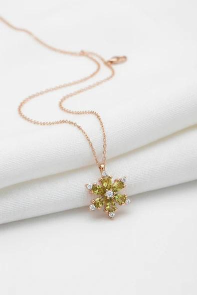 ÇEKİRDEK JEWELRY 925 Ayar Gümüş Zeytinyağı Taşlı Kamelya Çiçeği Kolye ürün görseli 1
