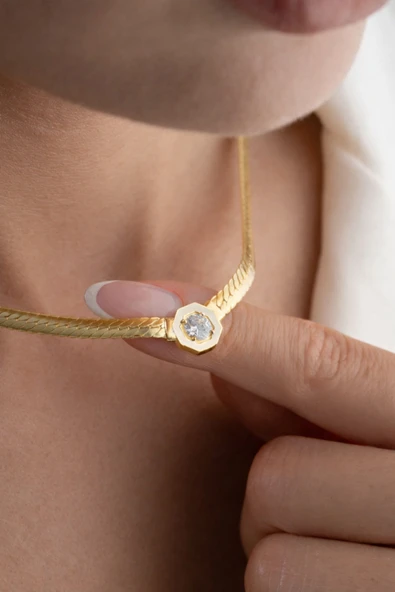ÇEKİRDEK JEWELRY 925 Ayar Gümüş Herringbone Zincir Kolye Beyaz Mine Detaylı Sekizgen Taşlı Minimal Tasarım Kolye ürün görseli 1