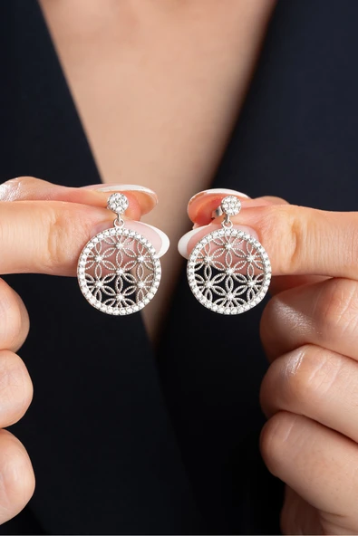 ÇEKİRDEK JEWELRY 925 Ayar Gümüş Lotus Desenli Zirkon Taşlı Yuvarlak Sallantılı Küpe ürün görseli 1
