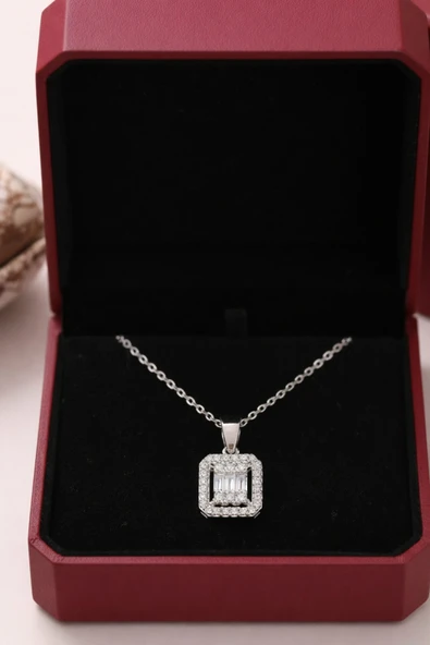 ÇEKİRDEK JEWELRY 925 Ayar Gümüş Rodyum Kaplama Baget Taşlı Kolye ürün görseli 1