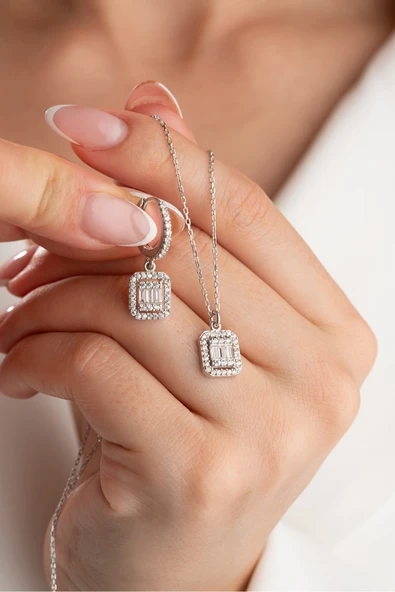 ÇEKİRDEK JEWELRY 925 Ayar Gümüş Baget Taşlı Kolye Küpe Seti ürün görseli 1