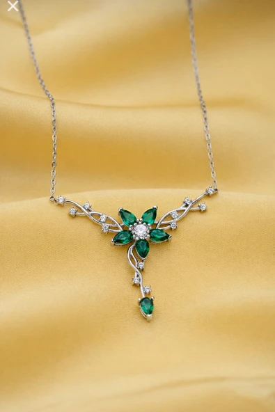ÇEKİRDEK JEWELRY 925 Ayar Gümüş Zümrüt Taşlı Sarmaşık Kolye ürün görseli 1