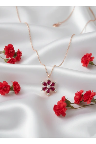 ÇEKİRDEK JEWELRY 925 Ayar Gümüş Ruby Taşlı Kamelya Çiçeği Kolye ürün görseli 1