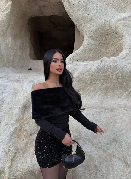 Kayık Yaka Kürklü Uzun Kollu Bluz ürün görseli 1