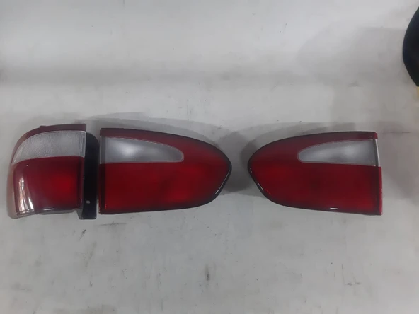 3 ADET FİYATIDIR Hyundai Starex Minibüs Panelvan  1999 MODEL  Stop Lambası bir parça eksik ve üç parçadır sol iç ve dış sağ iç var ürün görseli 1