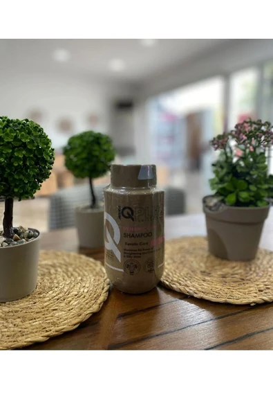 IQ PLUS PROFESSIONAL DAHA İPEKSİ SAÇLAR İÇİN SÜLFAT İÇERMEYEN ŞAMPUAN 300 ML ürün görseli 1
