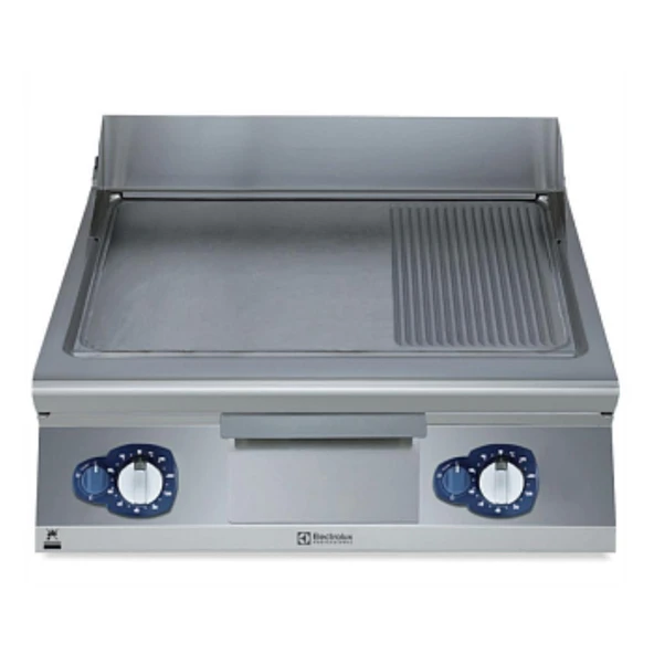 Electrolux Professional Gazlı Izgara, 2/3 Düz Ve 1/3 Fırçalanmış Nervürlü Krom Kaplamalı Çelik Pişirme, Tam Modül Gazlı Izgara, Eğimli, Termostatik Kontrol, Spatula Dahil - 800 Mm E9IIMAAOMEA ürün görseli 1