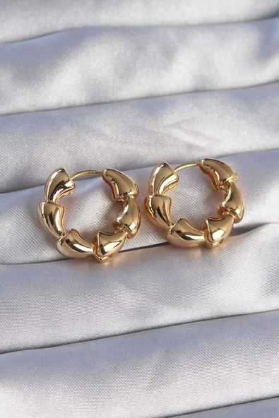 Pirinç Gold Renk Damla Kıvrım Tasarımlı Halka Küpe - TJ-BKP9084 TG-1395 339773 ürün görseli 1