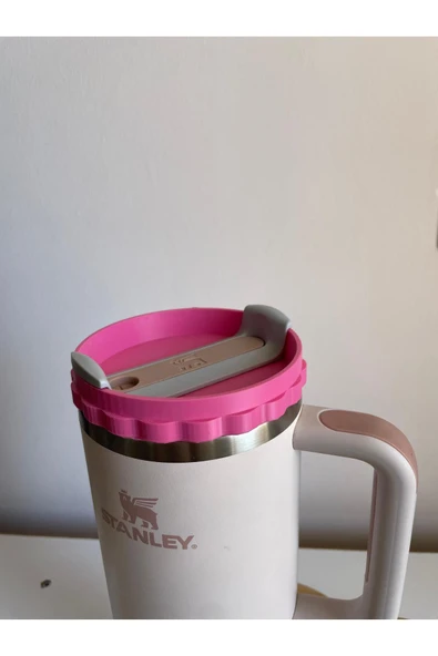 Stanle Quencher 1.18 Litre Pipetli Termos için Plastik Kapağı ile Yedek Parça Uyumlu Quencher Termos ürün görseli 1