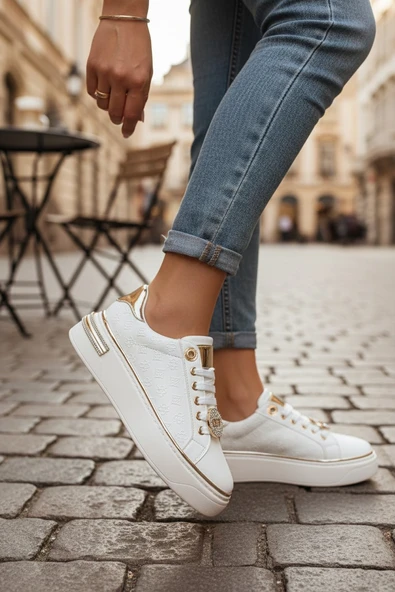 Enoch Gold Detaylı Kabartma Dokulu ve Işıltılı Amblem Aksesuarlı Kadın Sneaker ürün görseli 1