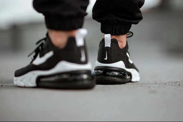Nike Air Max 270 React Siyah Beyaz Sneakers - Resim 3