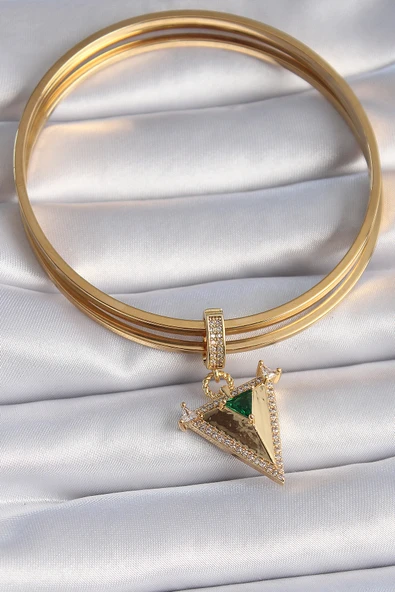 Zarif Kadın için Golden Pirinç Zirkonlu 3D Üçgen Ajda Charm ürün görseli 1