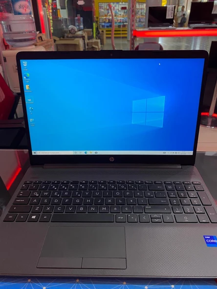 HP 250 G8 İ7-1165G7 8 GB Ram 256 GB SSD 15.6'' ürün görseli 1