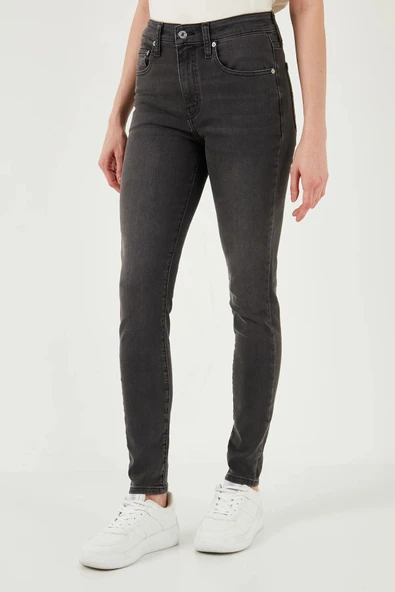 Levi's Minimalist Slim Fit Yüksek Bel Kadın Jean - Günlük Şıklık ürün görseli 1