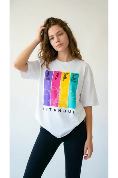 Kadın Oversize Tişört İstanbul Baskılı ürün görseli 1