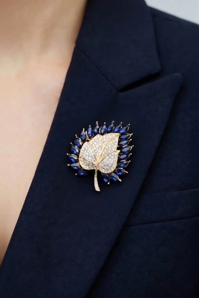 Royal Sapphire Işıltılı Taşlı Yaprak Tasarım Broş ürün görseli 1