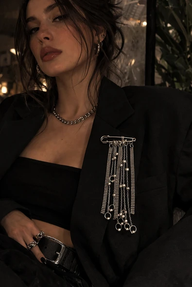 Zincirli Çengelli İğne Broş Punk Tarz Metal Zincirli Ceket Yaka Aksesuarı ürün görseli 1