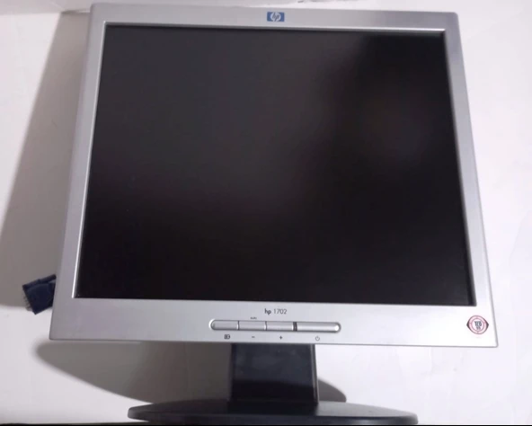 KYNC LE1710 LE1711 L1706 17" LCD KARE KAMERA SİSTEMİ MONİTÖRÜ REFRUBISHED ürün görseli 1