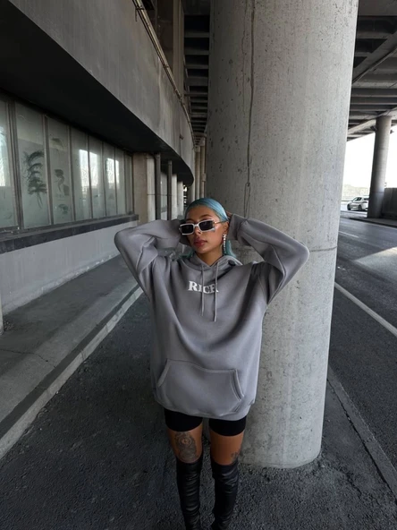 Uzun Kol Kapşonlu Göğüs Baskılı SweatShirt - Gri ürün görseli 1