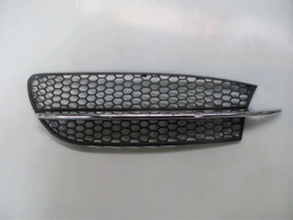 Alfa Romeo 147 2001-2005 Ön Tampon Panjuru Sağ Siyah (Çıtası Nikelajlı) (Tw) (Adet) (Oem No:46840462) ürün görseli 1