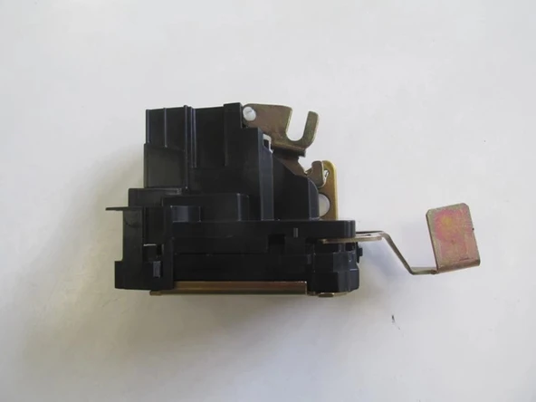 Citroen Jumper 1998-2001 Ön Kapı Kilidi Sol Oem No: 9135.99 ürün görseli 1