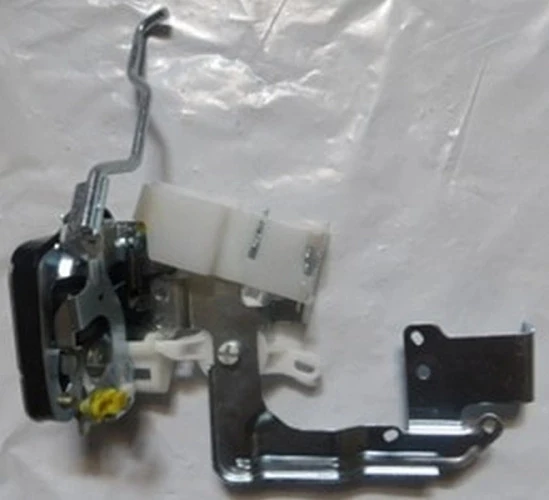 Mitsubishi Canter 2006-2012 Fuso Ön Kapı Kilidi Sağ (Fe711-839-859E-859G) (Hushan) (Adet) (Oem No:Mk434982) ürün görseli 1
