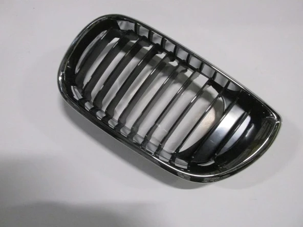 Bmw 3 Serisi Sedan 2002-2005 Ön Panjur Sol Siyah - Nikelaj Çerçeveli (Tw) (Adet) (Oem No:51137030545) ürün görseli 1