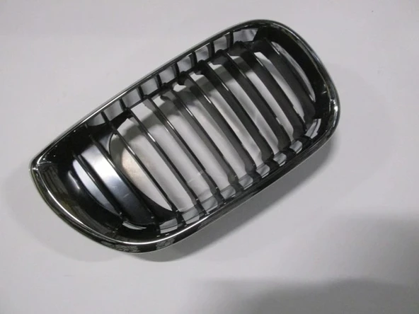 Bmw 3 Serisi Sedan 2002-2005 Ön Panjur Sağ Siyah - Nikelaj Çerçeveli (Tw) (Adet) (Oem No:51137030546) ürün görseli 1