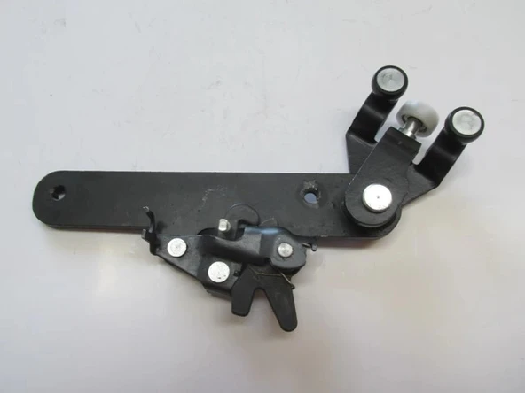 Fiat Doblo 2011-2015 Sürgülü Kapı Alt Ray Bağlantısı Sol (Oem No: 52062455) ürün görseli 1