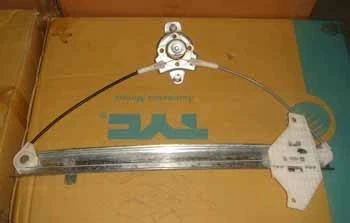 Hyundai Accent Milenyum 2000-2006 Ön Cam Krikosu Sağ Manuel (Adet) (Oem No:8240225000) ürün görseli 1