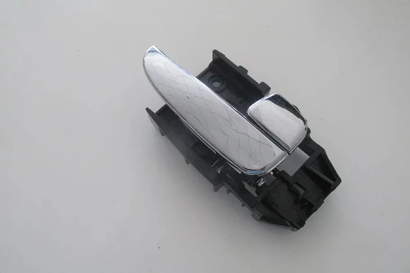 Hyundai Elantra 2002-2003 Ön Kapı İç Açma Kolu Sağ Nikelajlı (Bfn) (Adet) (Oem No:836202D000Ca) ürün görseli 1