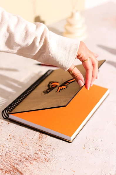 Norino Doğal Ahşap Kapaklı El Yapımı Defter – Şık ve Dayanıklı Tasarım ürün görseli 1