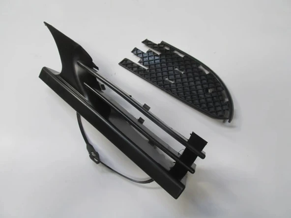 Mercedes C Class 1997-1999 Ön Tampon Çeki Demiri Kapağı Sağ Siyah (Tw) (Adet) (Oem No:2028800605) ürün görseli 1