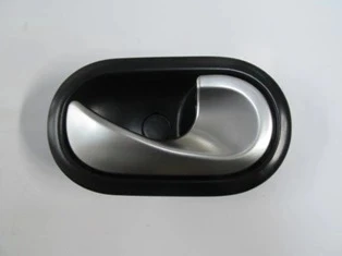 Mercedes Çıtan 2012-2013 Ön Kapı İç Açma Kolu Sağ Siyah (Elceği Gümüş Gri) (Oem No: 8200735218) ürün görseli 1