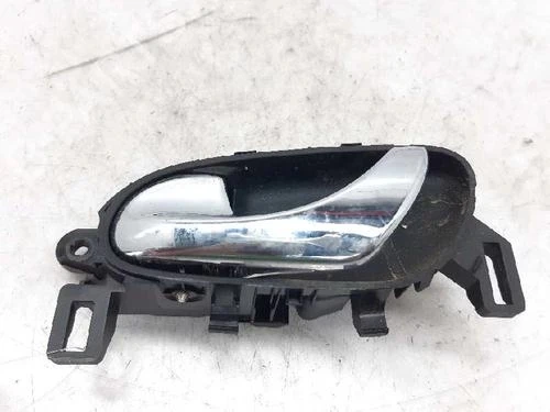 Nissan Navara 2016-2018 Kapı Kolu İç Sol Nikelaj (Oem No: 80671-4Ea1B) ürün görseli 1