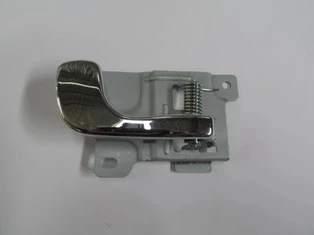 Mitsubishi Pajero 1992-1997 Ön Kapı İç Açma Kolu Sağ Siyah (Elceği Nikelajlı) (Adet) (Oem No:Mb669170) ürün görseli 1