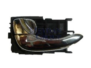 Nissan Maxima 2003-2006 A33 Ön Kapı İç Açma Kolu Sağ Siyah (Elceği Nikelajlı) (Adet) (Oem No:806702Y910) ürün görseli 1