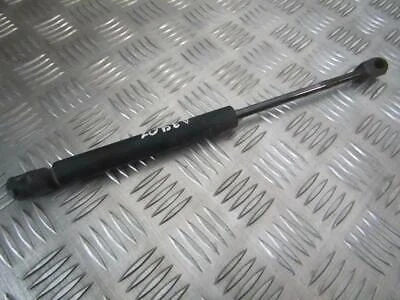 Nissan Primera Sedan 1996-2001 Bagaj Amartisörü (Oem No: 84430-2F000) ürün görseli 1